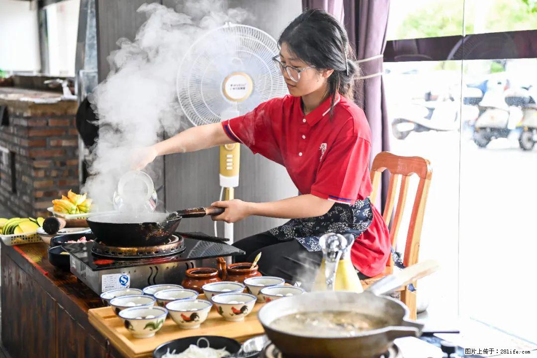 全网追的“扁担女孩”，找了一份暑假工，时薪12元 - 西宁生活资讯 - 西宁28生活网 xn.28life.net